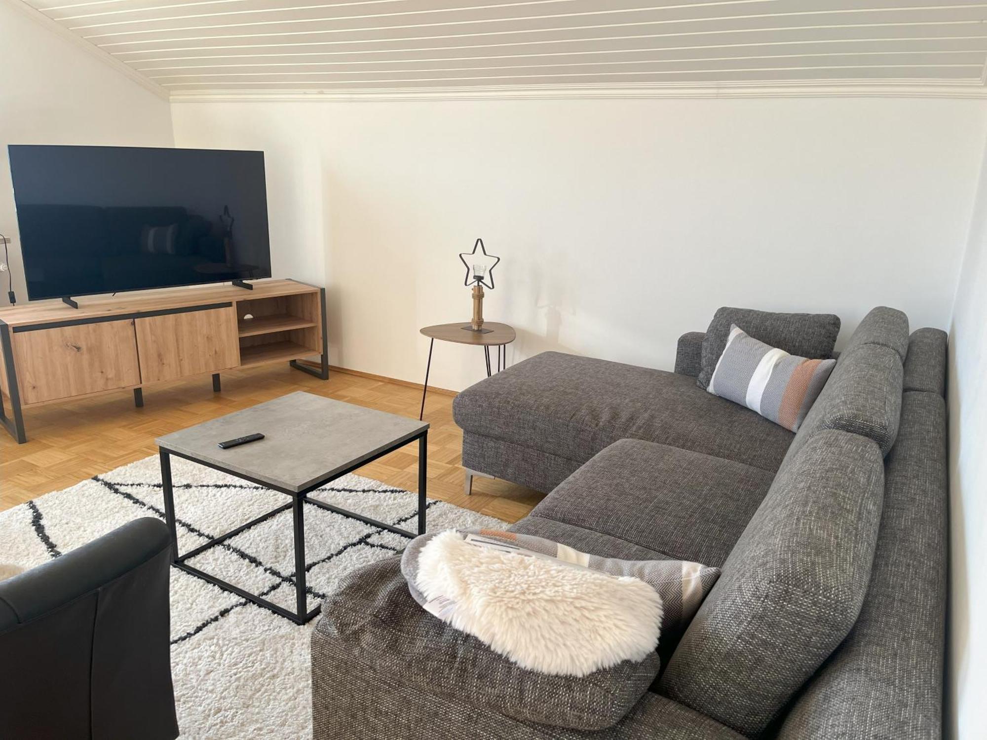Helle, Ruhige Ferienwohnung Mit Balkon 바트톨즈 외부 사진